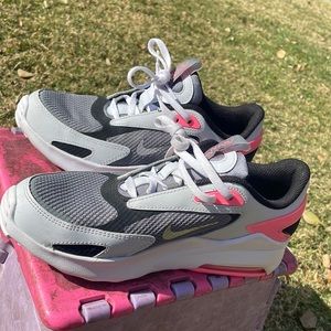 Nike air max bolt white pink grey